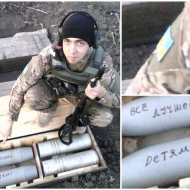 Nápisy na ukrajinských střelách: Všechno nejlepší; Dětem!